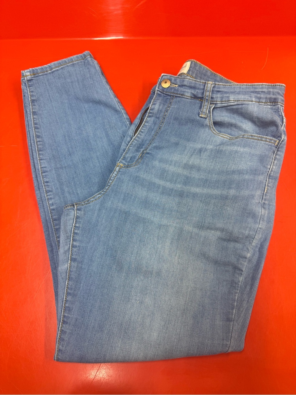 Women’s light wash high rise skinny jeans - sz 14